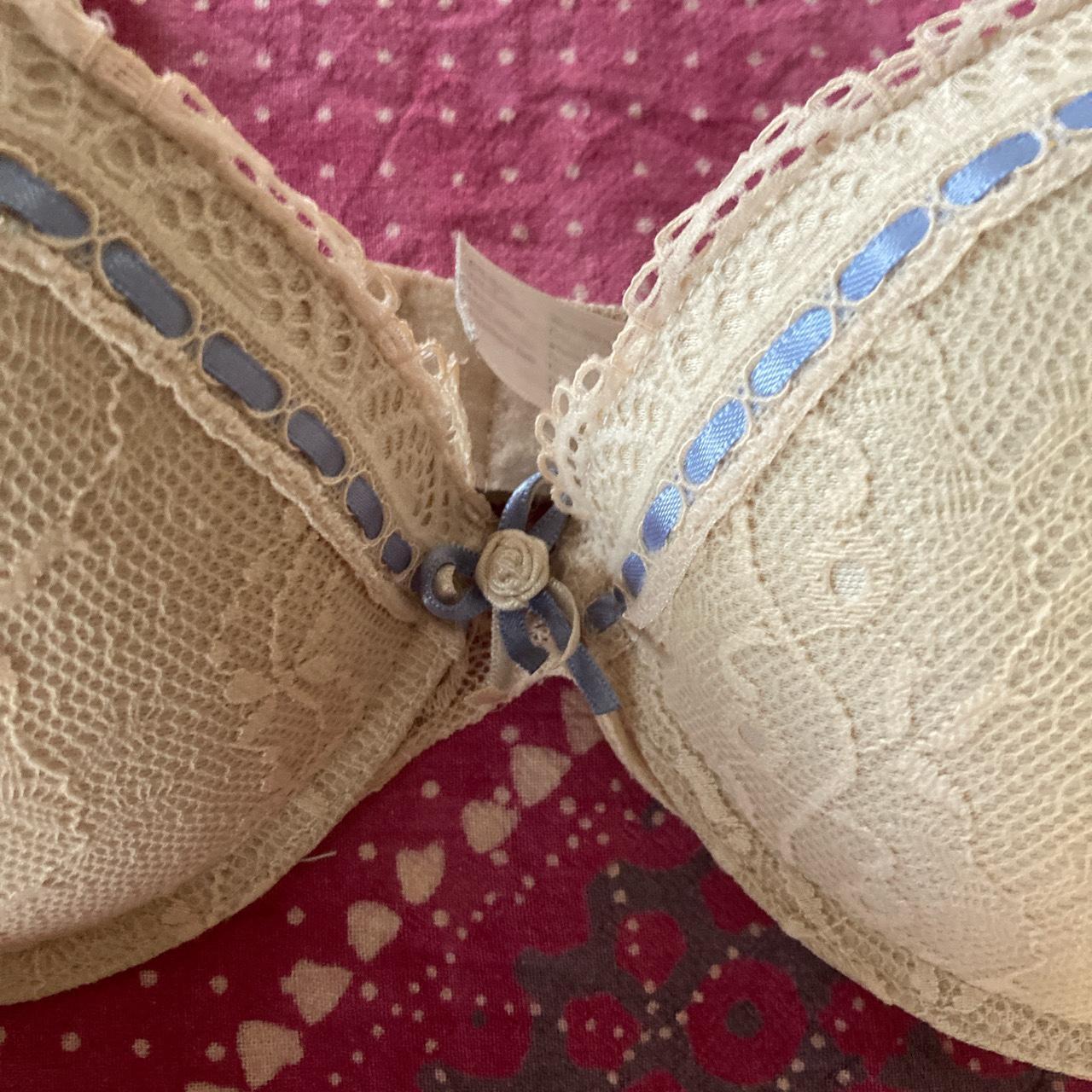 Bras and things pushup bra super pretty and lacy.... Depop