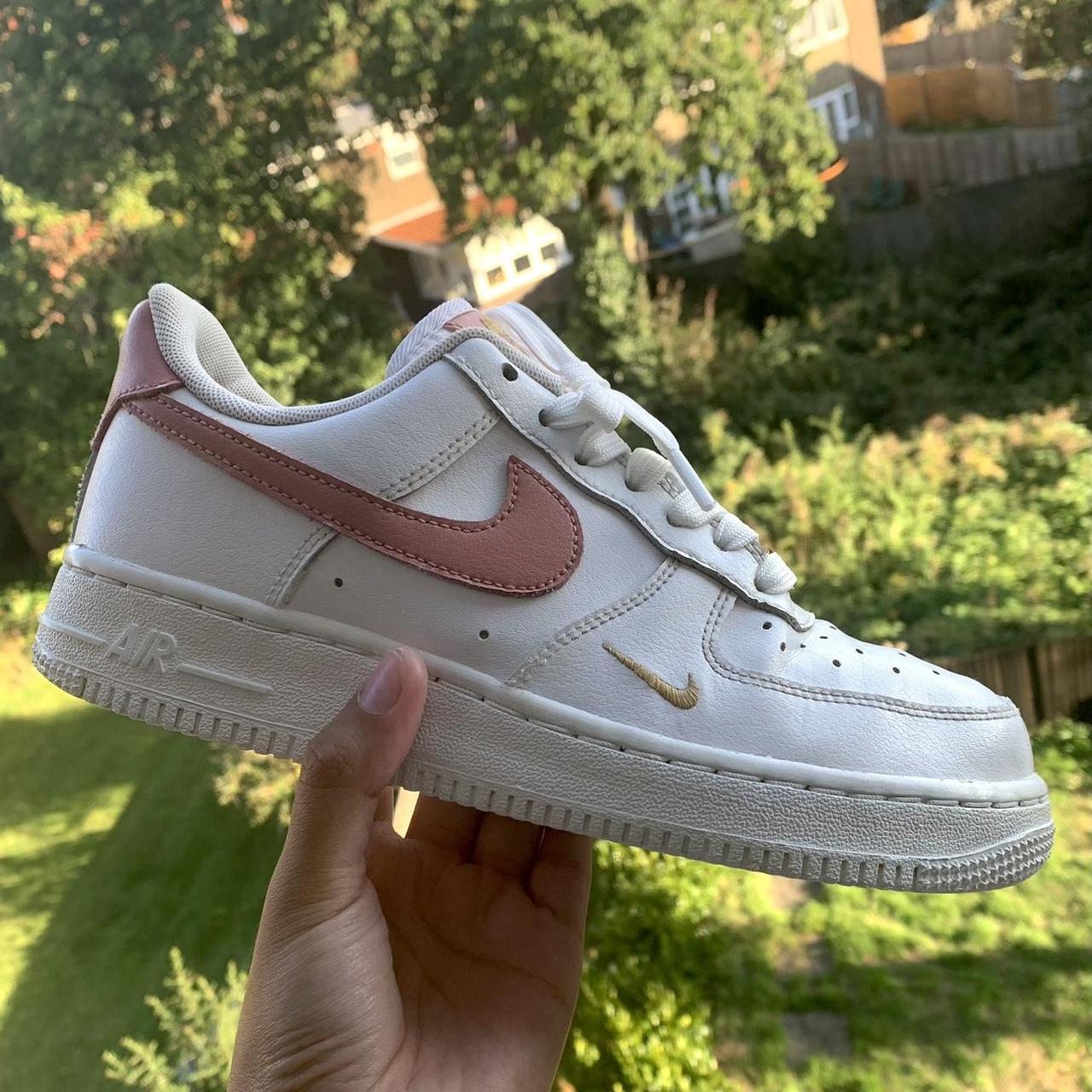 nike trainers with small tick