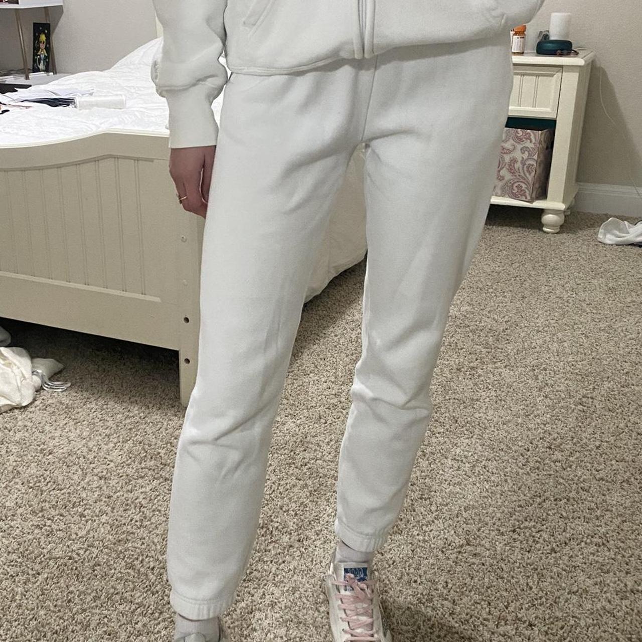 Aritzia white sweatpants. Jogger style. Worn a few - Depop