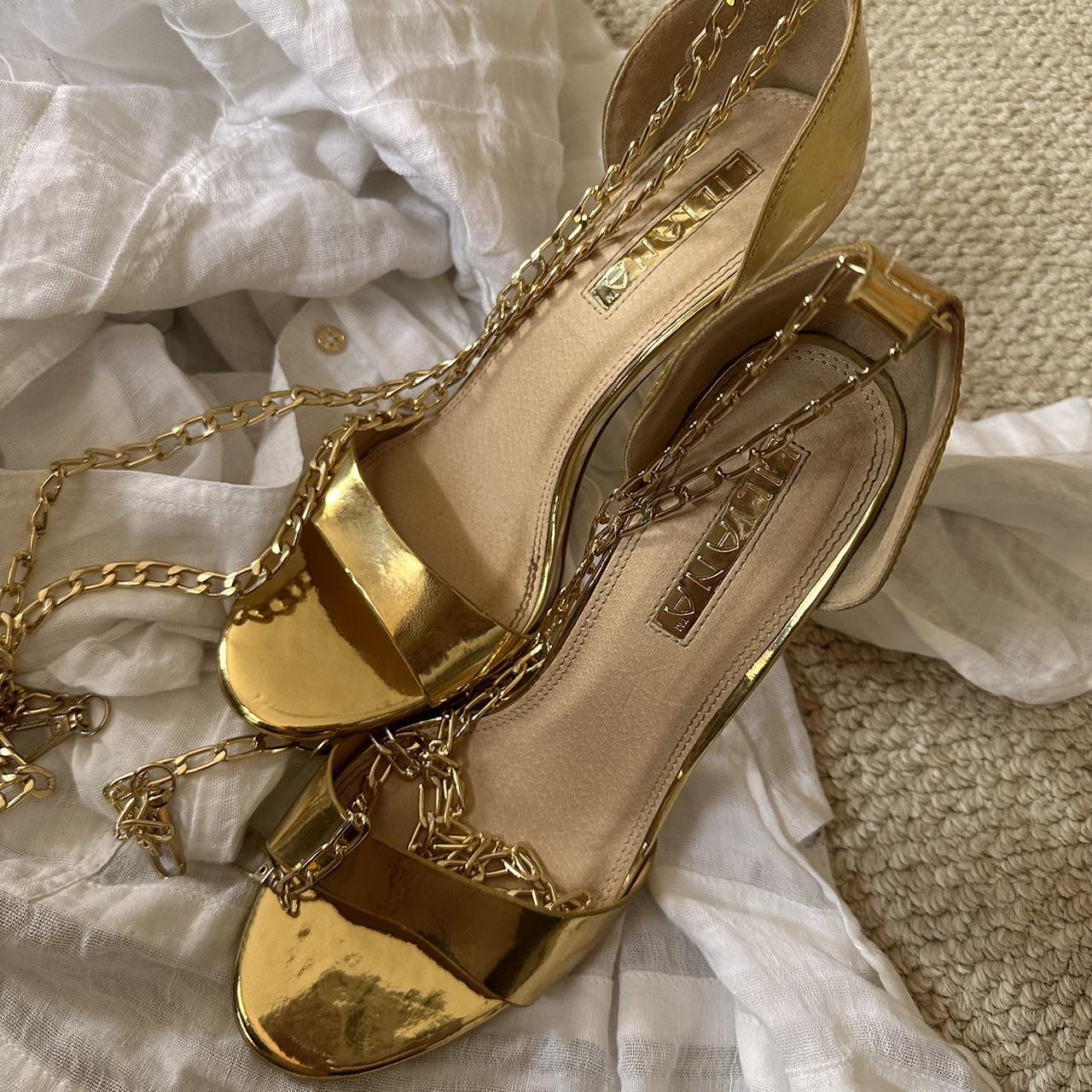 Liliana deals gold heels