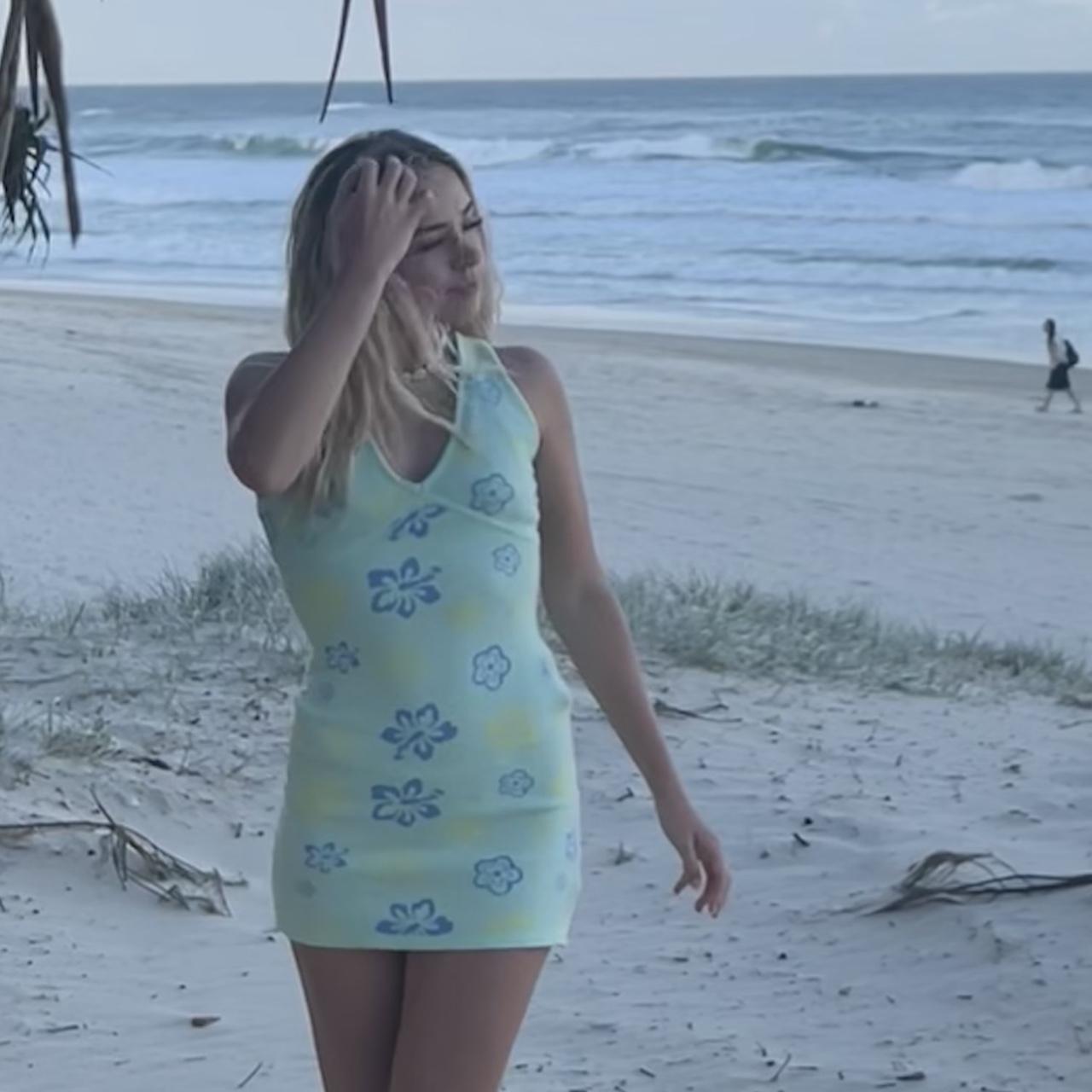 White Fox Princess Polly Camiseta Oversized Hibiscus Haven Rosa