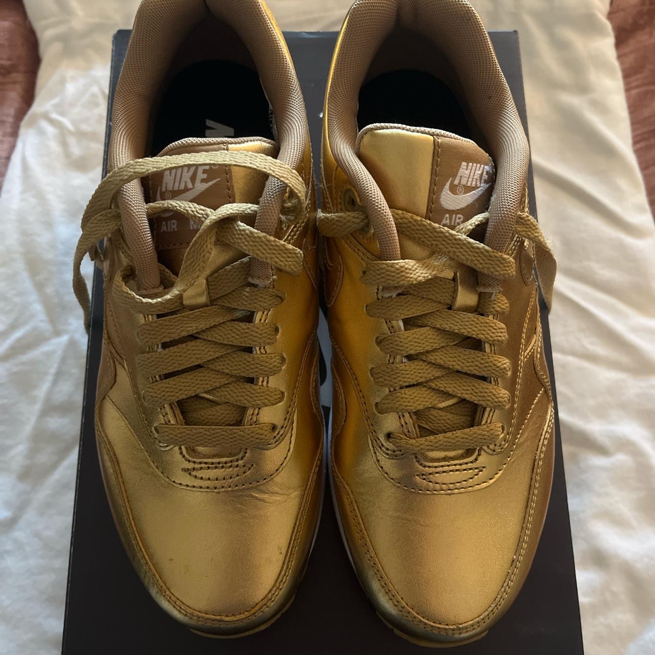 Liquid gold hotsell air max 90