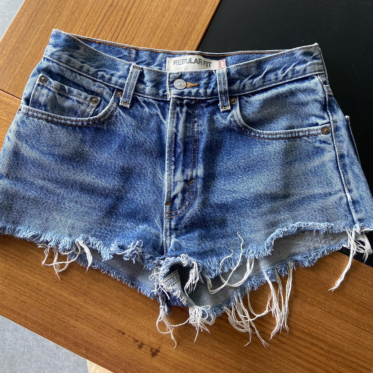 booty booty shorts 😝 - levi distressed mini shorts... - Depop