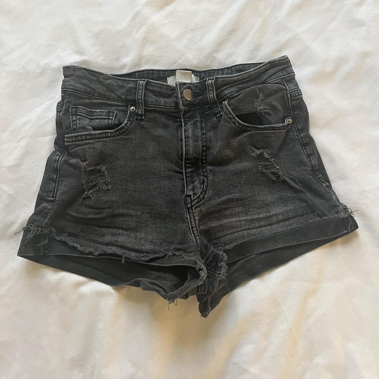 black h&m denim shorts size 4 - Depop