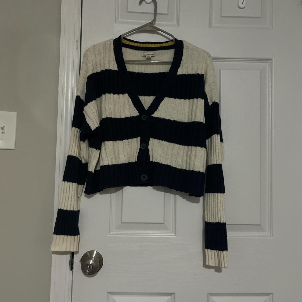 American Eagle Navy shops & White Cropped Sweater