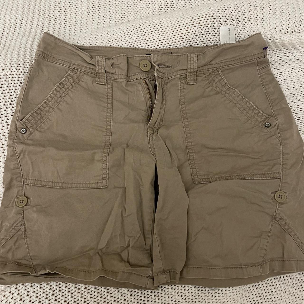 perfect tan cargo shorts! these fit me well but... - Depop