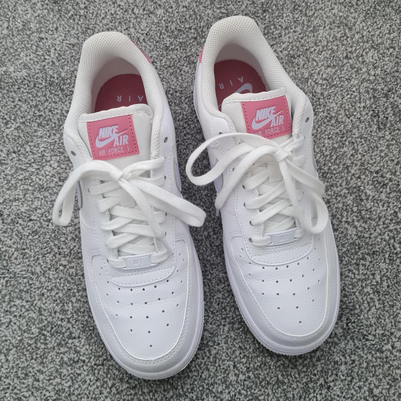 Nike Women's White and Pink Trainers | Depop