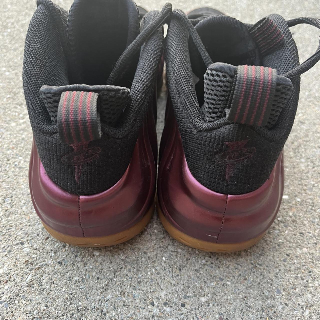 Burgundy on sale lebron 15