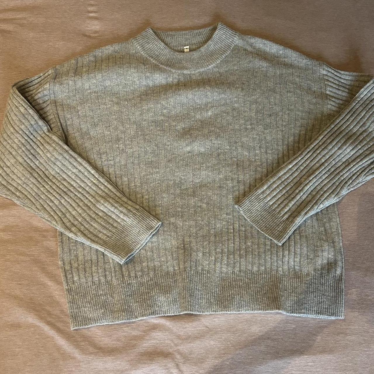 Gray uniqlo sweater - Depop