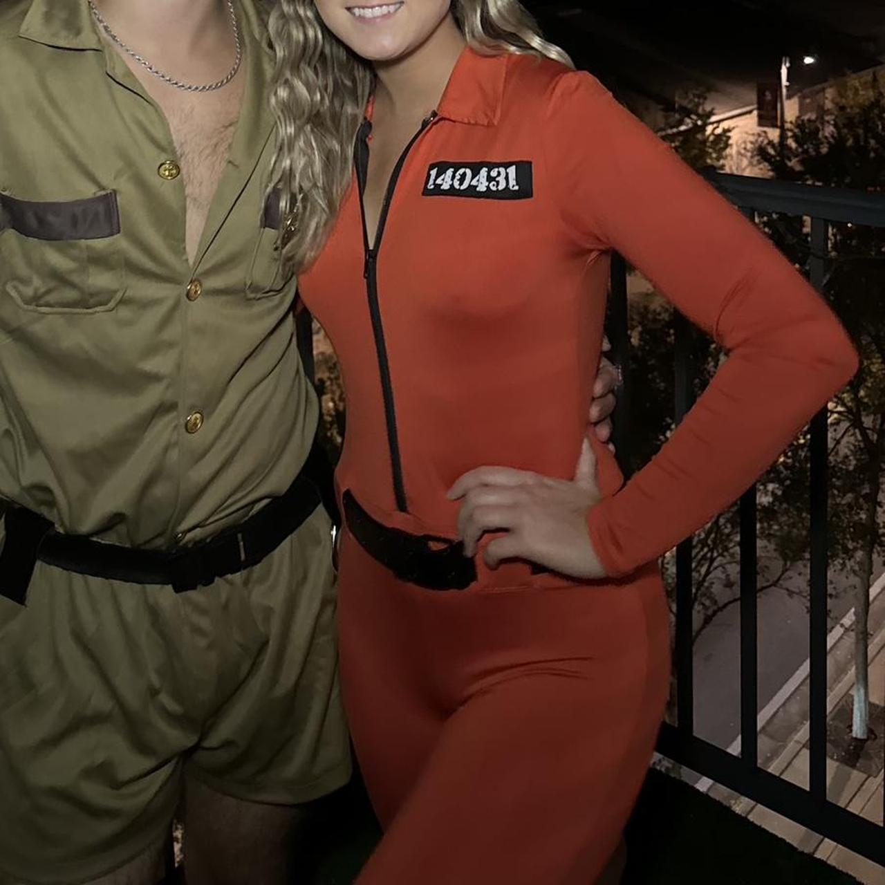 SPIRIT HALLOWEEN WOMENS INMATE COSTUME -size