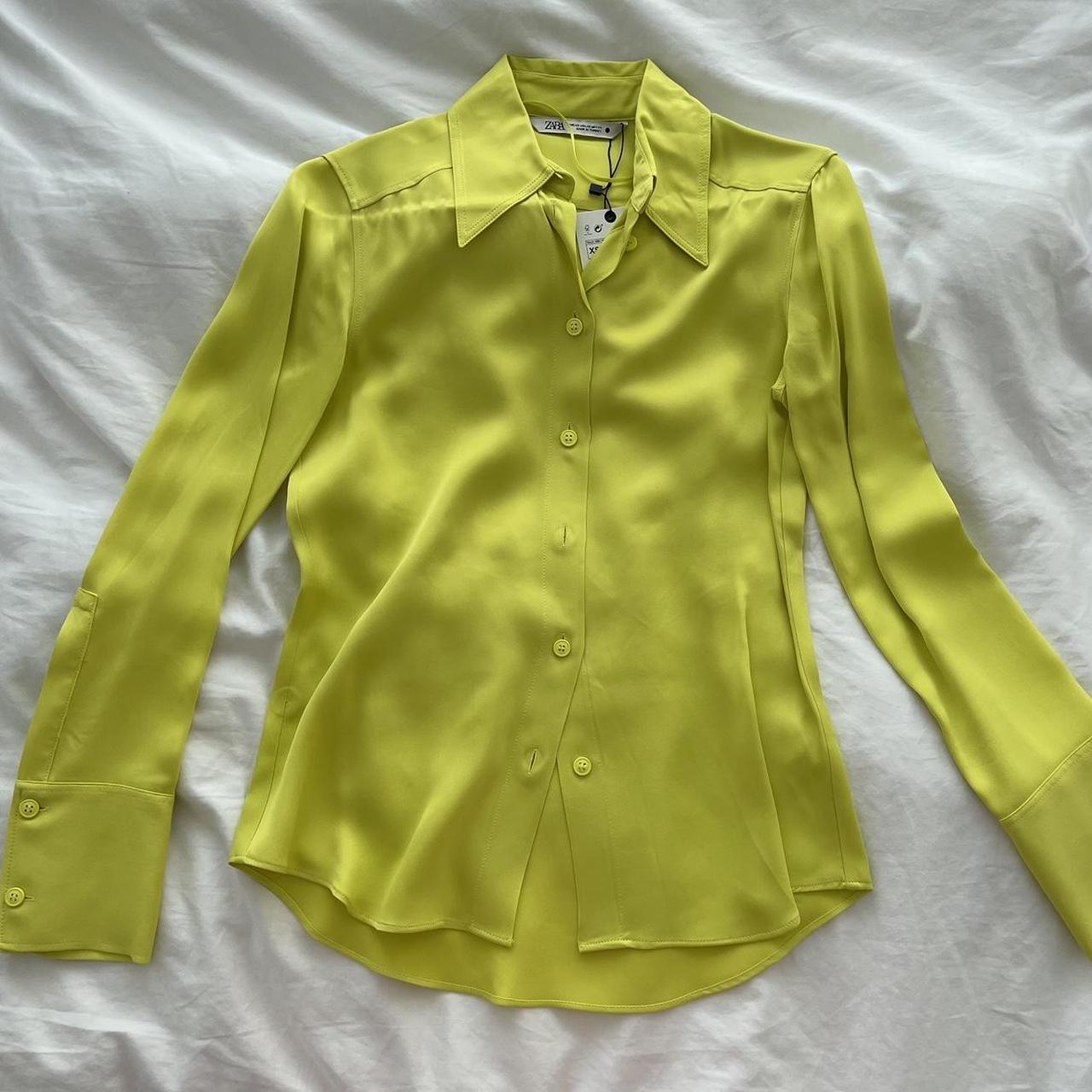 Green button down blouse. Size XS. NWT. Depop