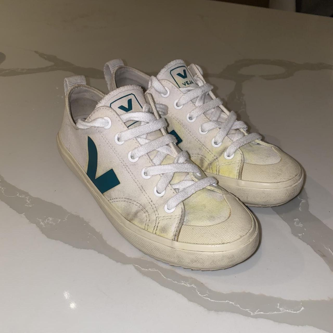 Veja on sale size 6