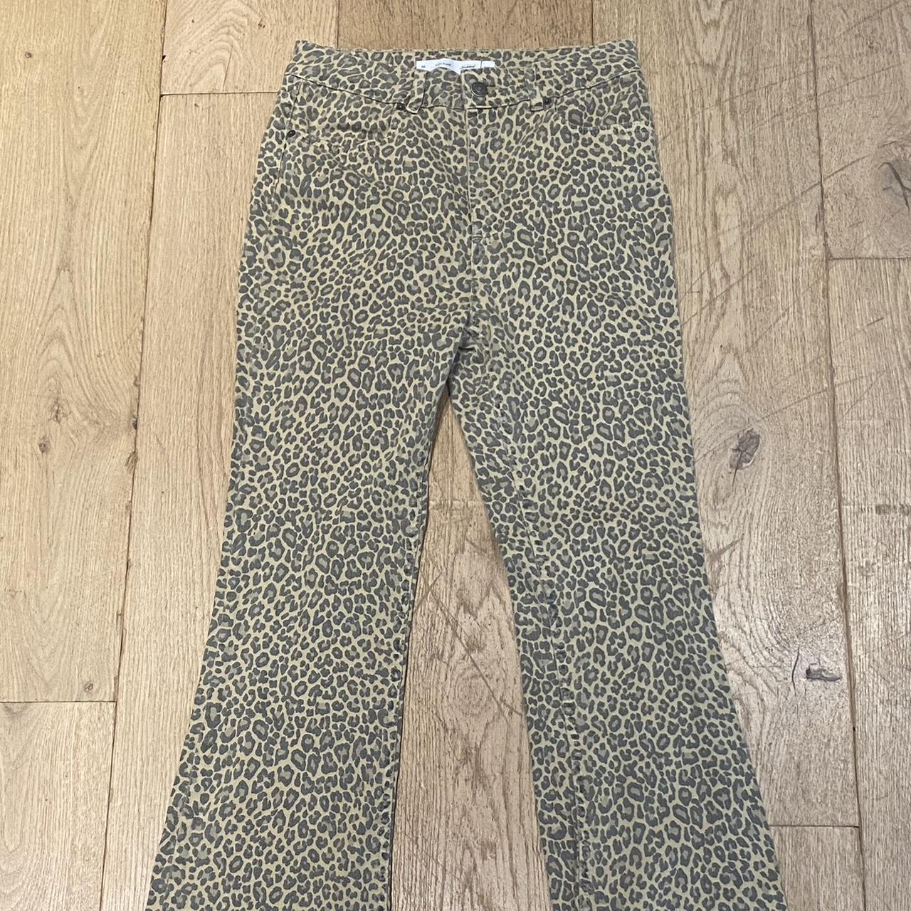 Subdued brown flare pants Super flattering just - Depop