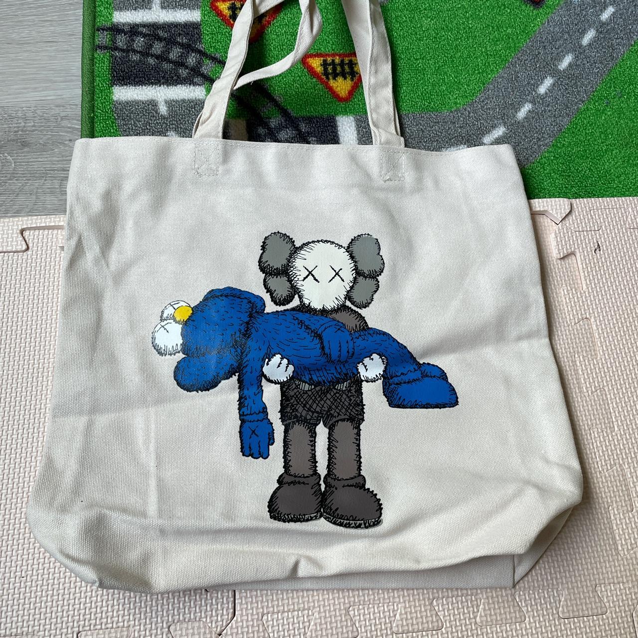 Tote bag discount kaws x uniqlo