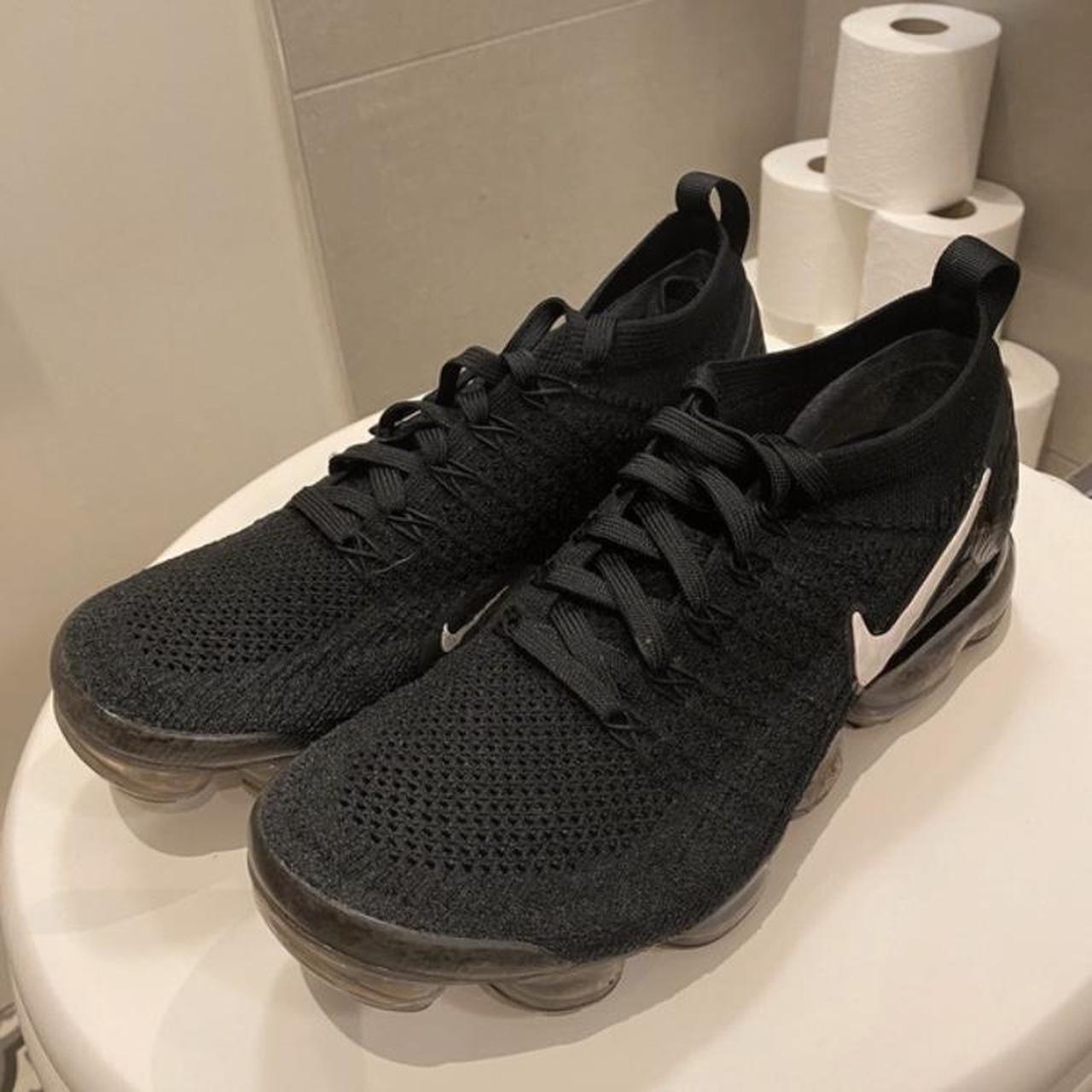 Nike air vapormax flyknit hot sale black with white tick