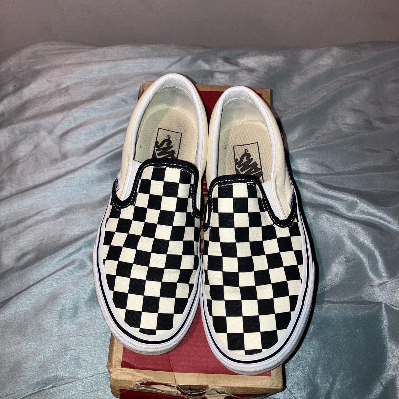 Size 4 hot sale checkerboard vans