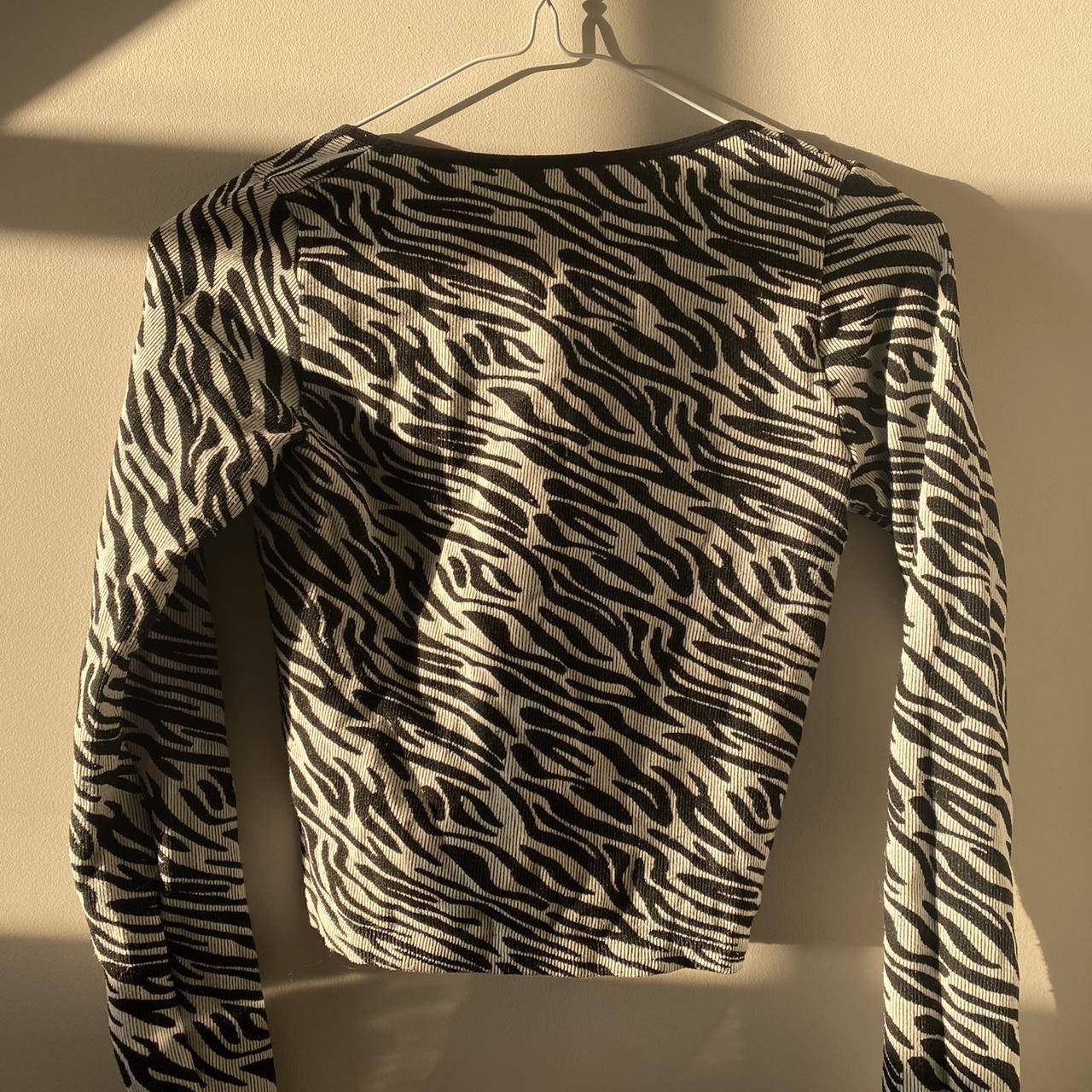 stradivarius seamless zebra long sleeve. selling as - Depop