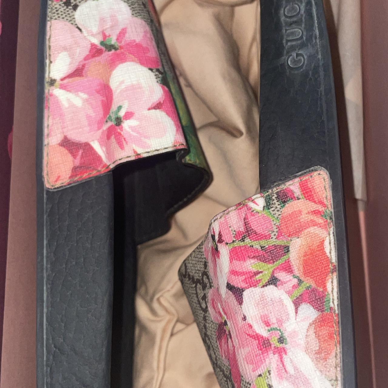 Gucci GG Supreme blooms pouch in pink. In excellent - Depop