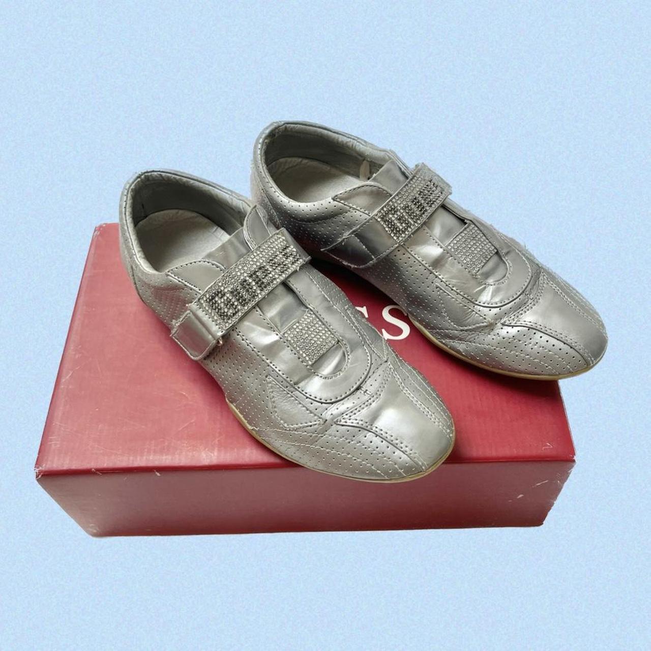 guess silver trainers
