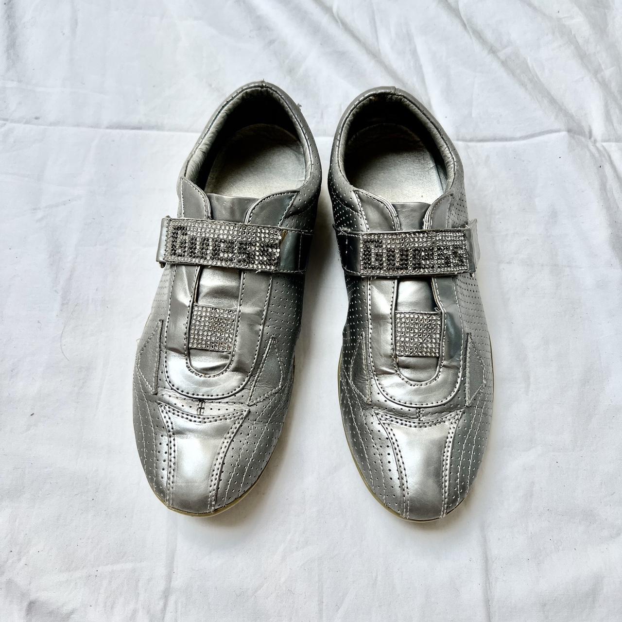 guess silver trainers