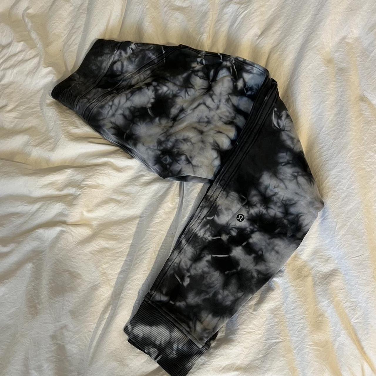 Lululemon tiedye joggers size 4 but fits more of a 2 - Depop