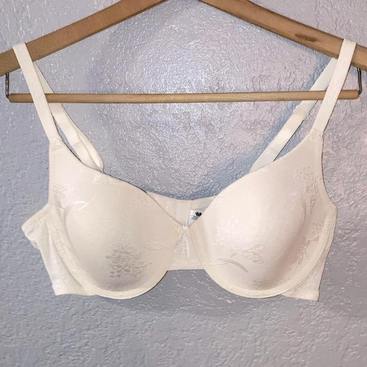 WACOAL Cream Queen Anne’s Lace Seamless Contour Bra... - Depop