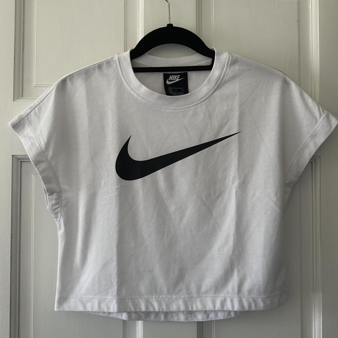 cropped white nike sweatshirt