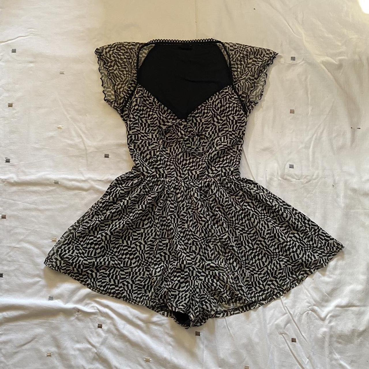 Y2k style black and white geometric illusion pattern... - Depop