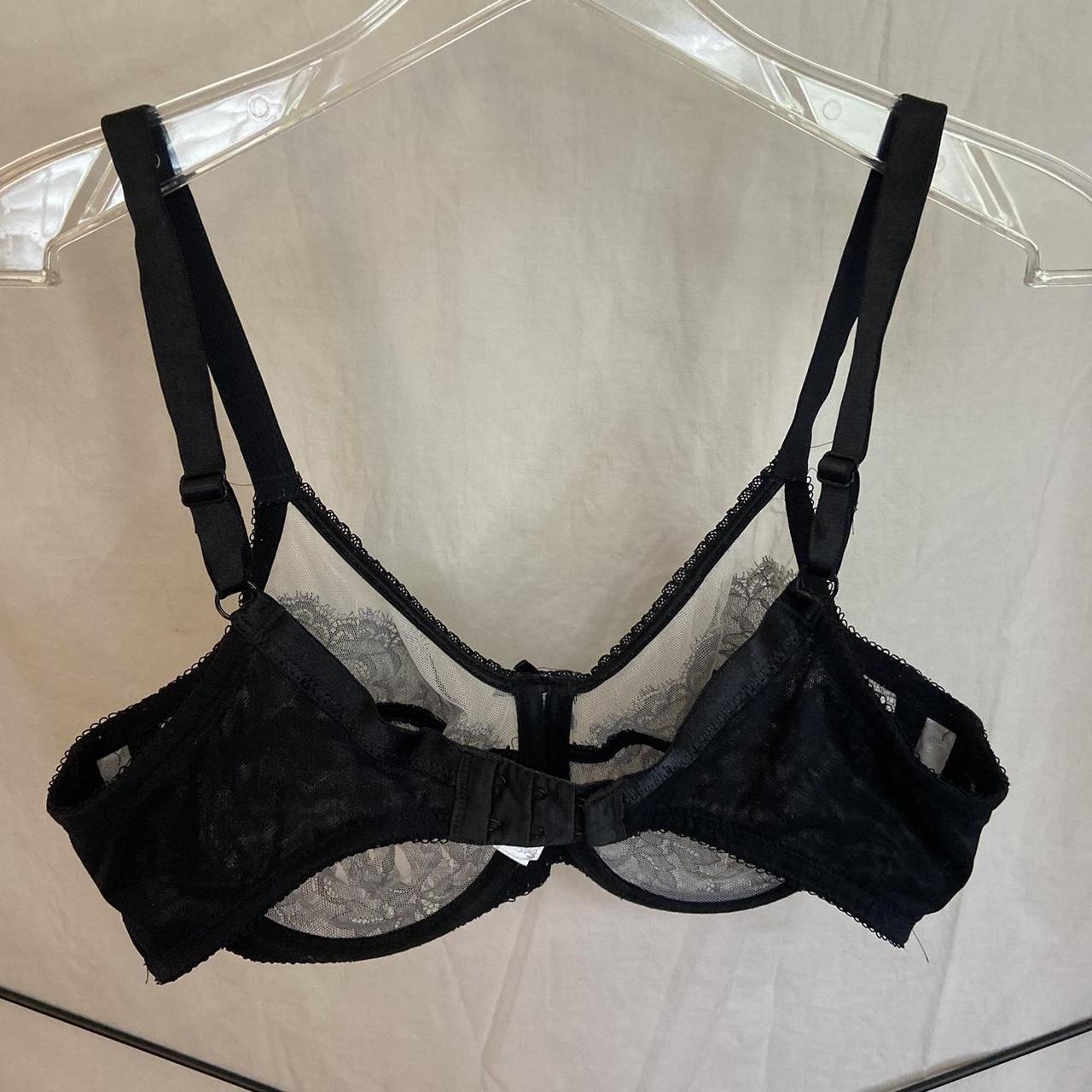 Wacoal Women's Black and White Bra | Depop