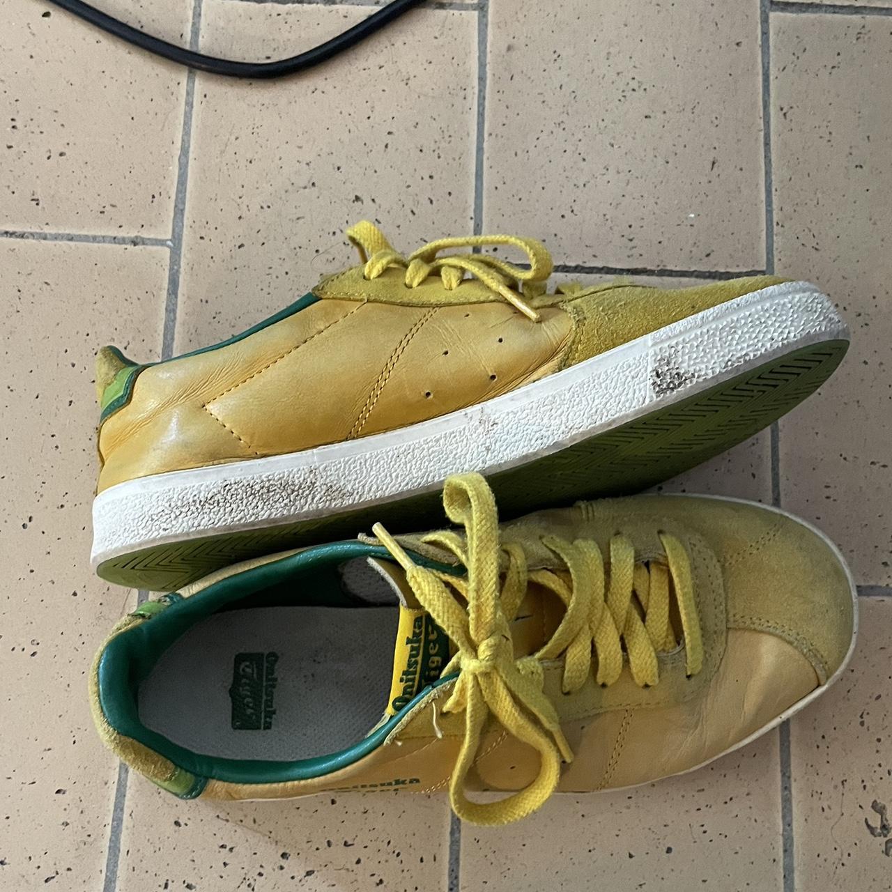 Onitsuka tiger 2025 yellow sneakers