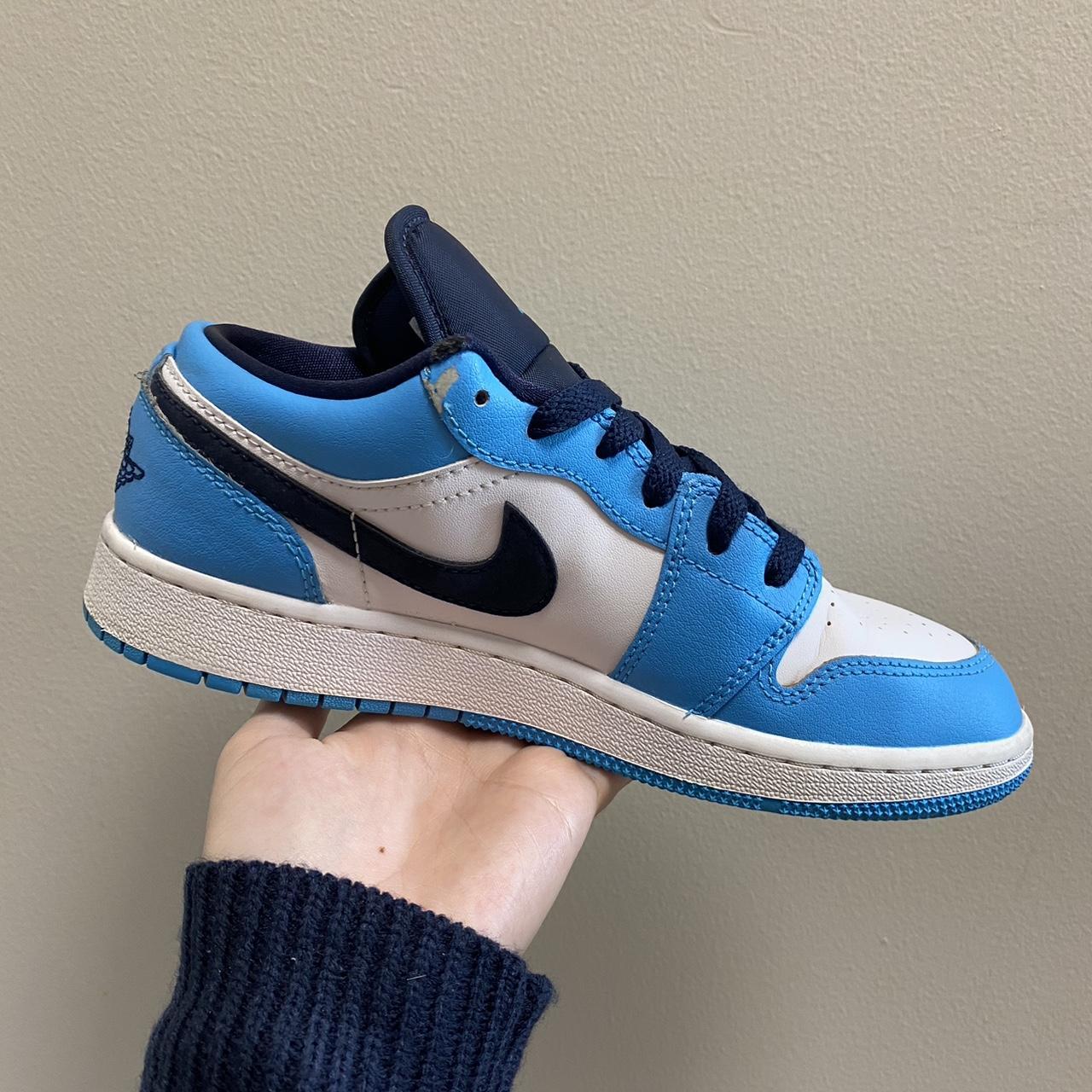 Nike Women's Blue and White Trainers (4)