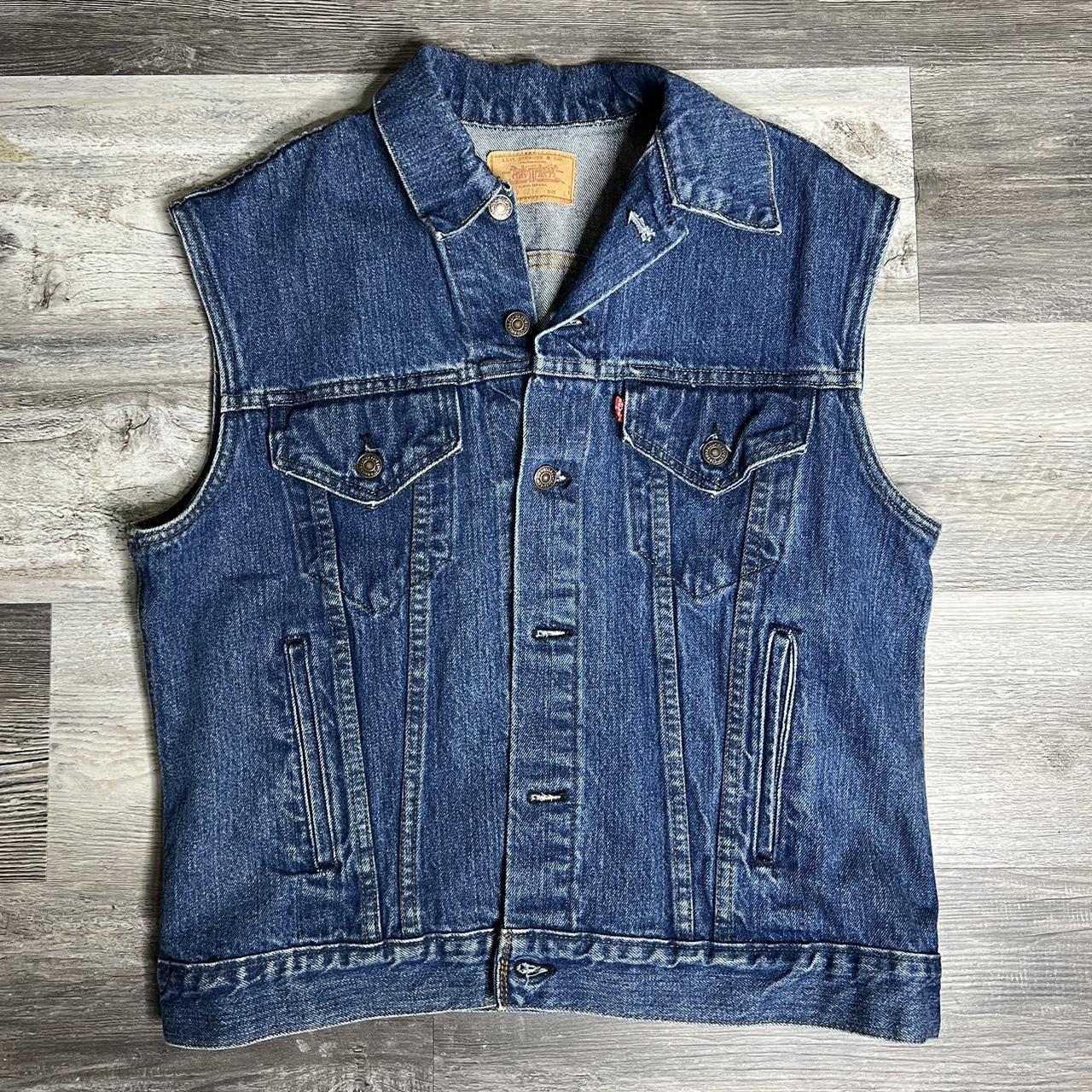 Levi’s Jean Vest Large 21x23 - Depop