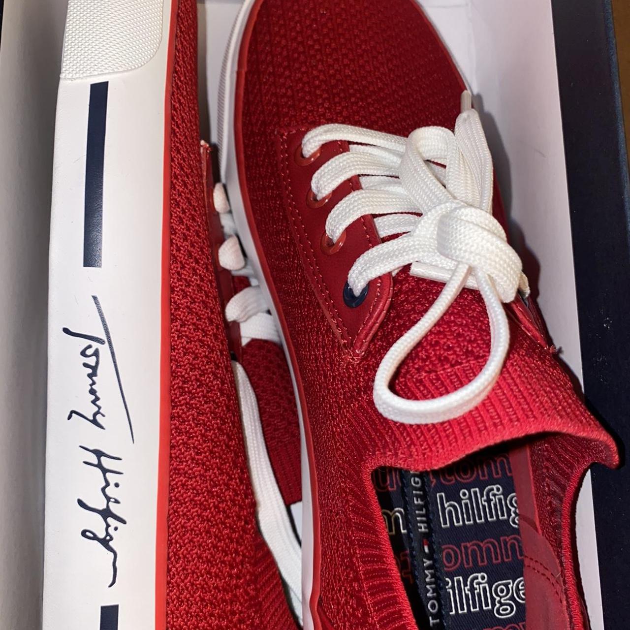 Red tommy best sale hilfiger sneakers