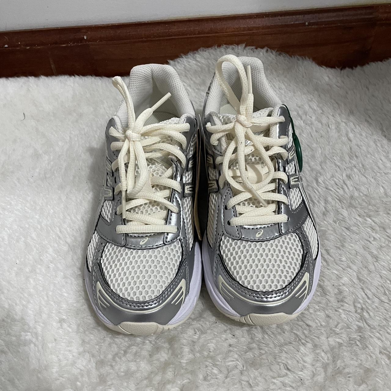 ASICS Women's Cream and Silver Trainers | Depop