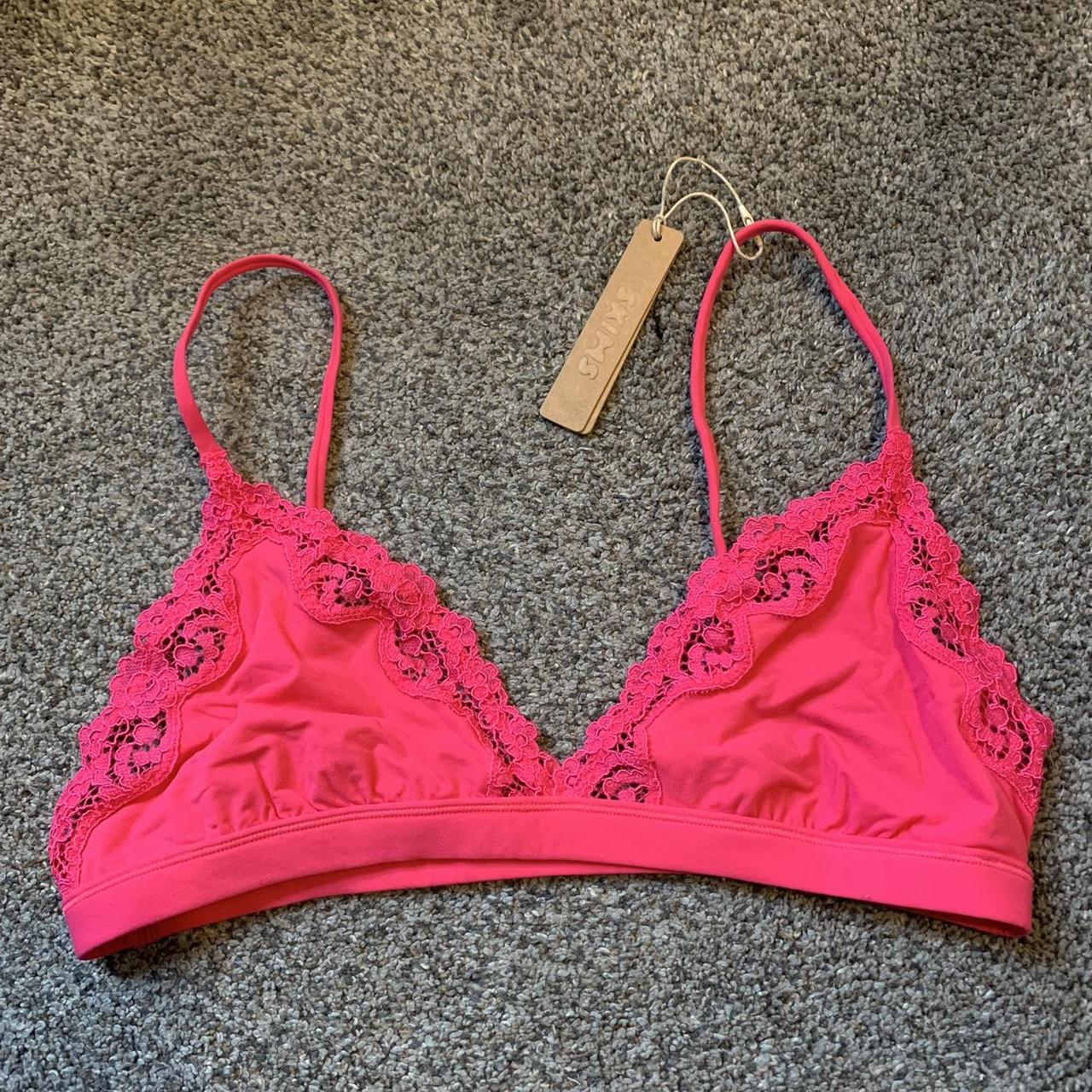 Skims Fits Everybody Lace Bra nwt size large color... - Depop