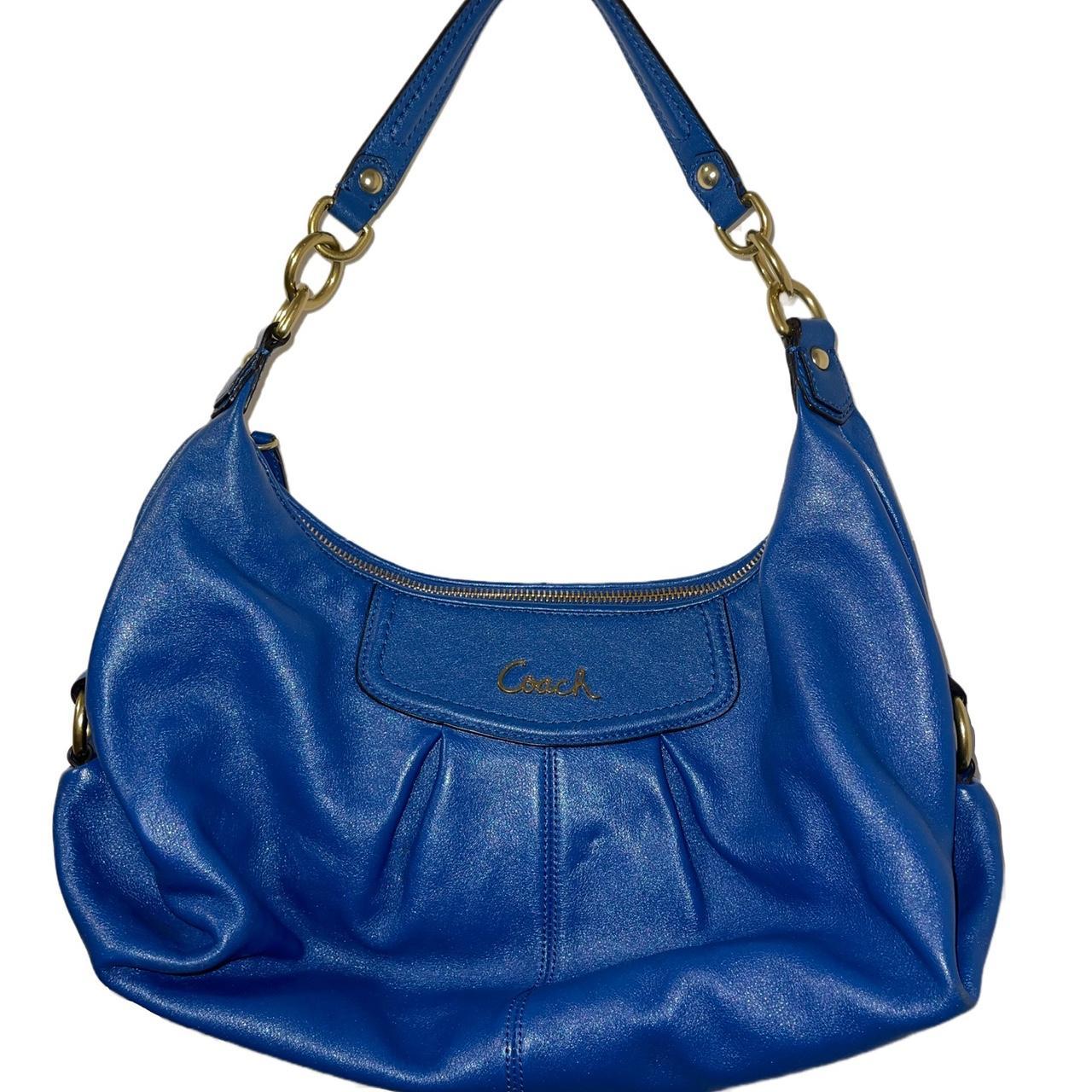 i'm actually obsessed with this coach bag ☁️🤍 tiffany blue! #whatsinm... |  TikTok
