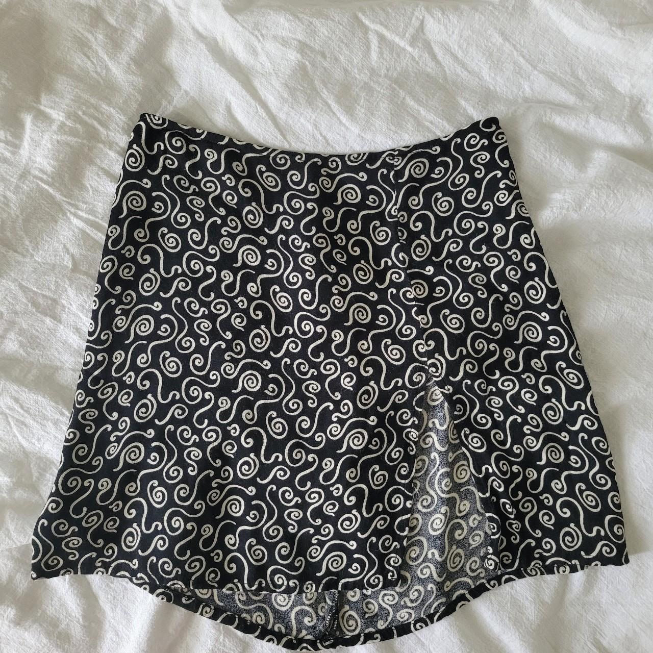 Reformation Women's Black and White Skirt | Depop