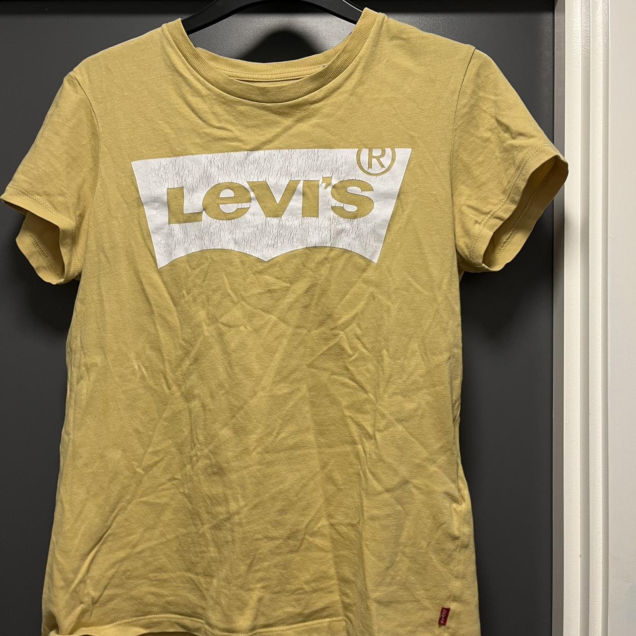 Levi's Women's Yellow T-shirt | Depop