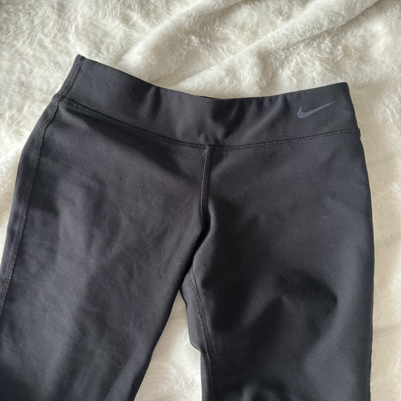 nike mini swoosh black capri leggings