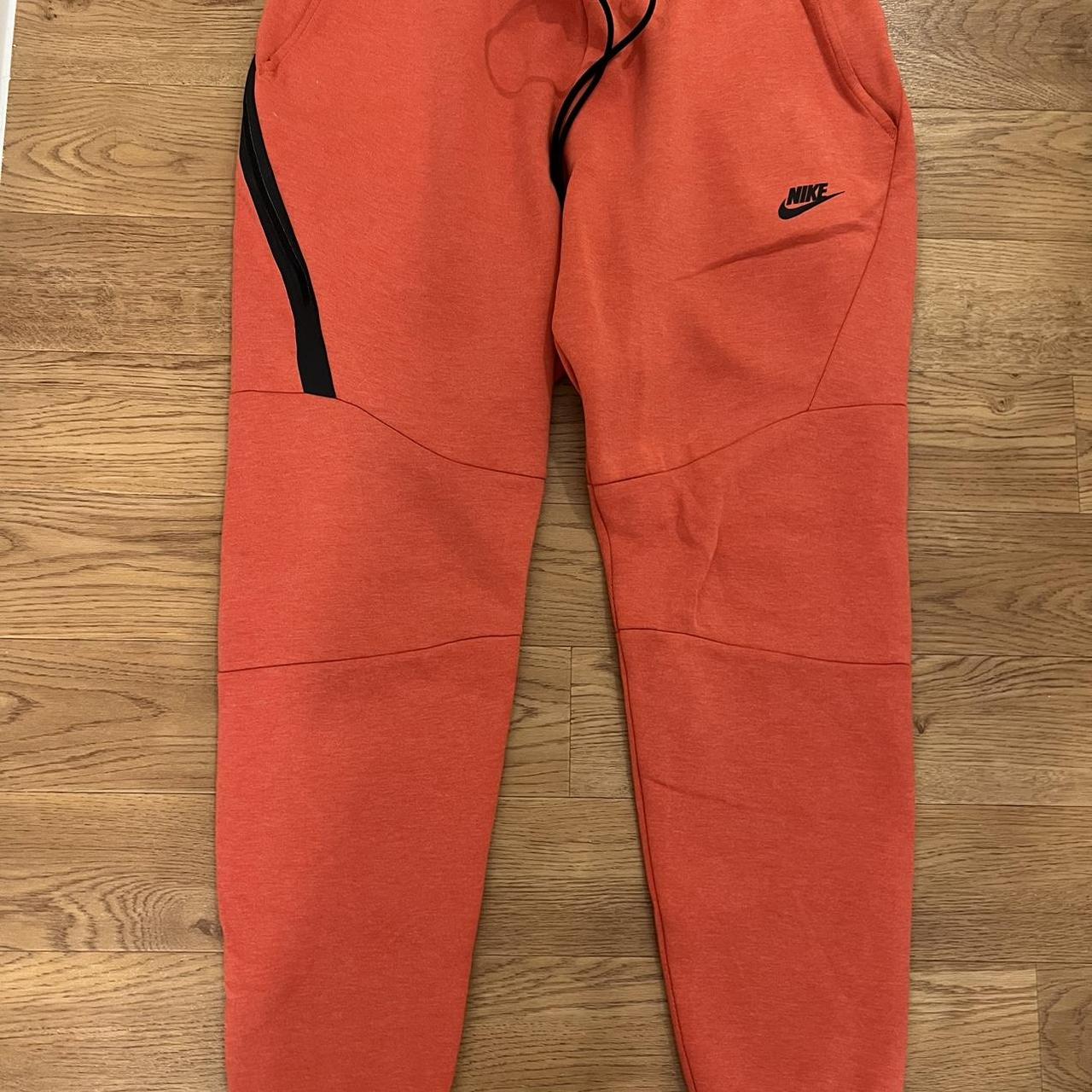 Nike tech pants online red