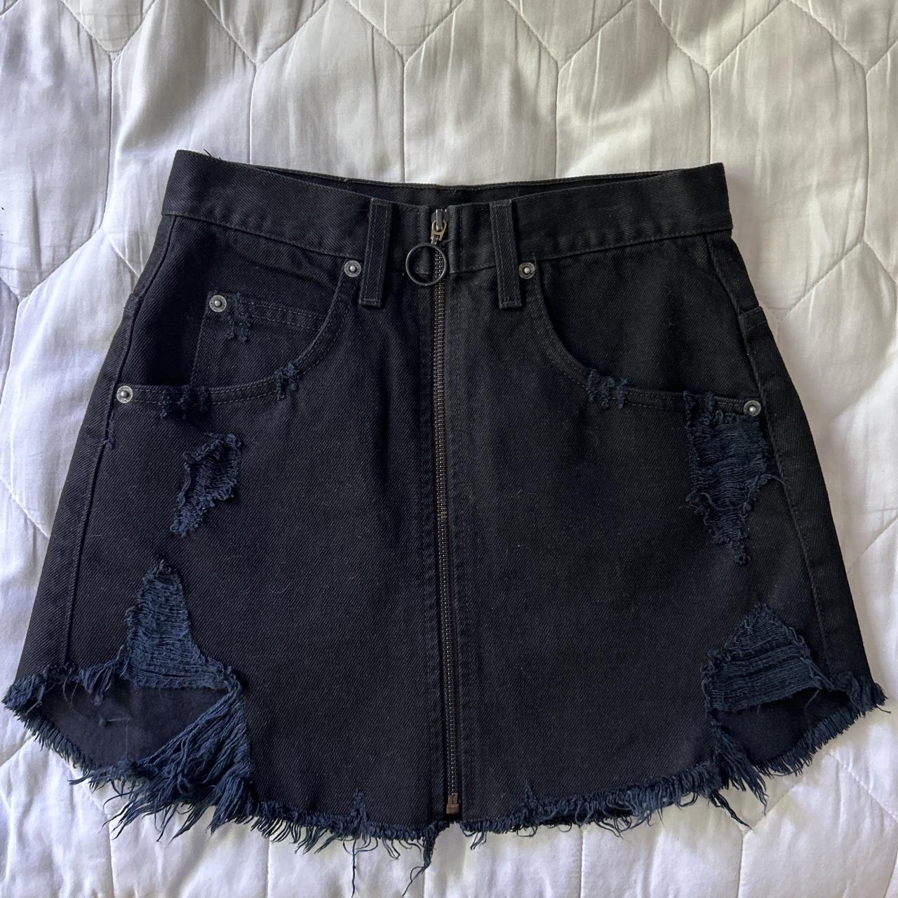 Jean skirt with cheap zipper down the front