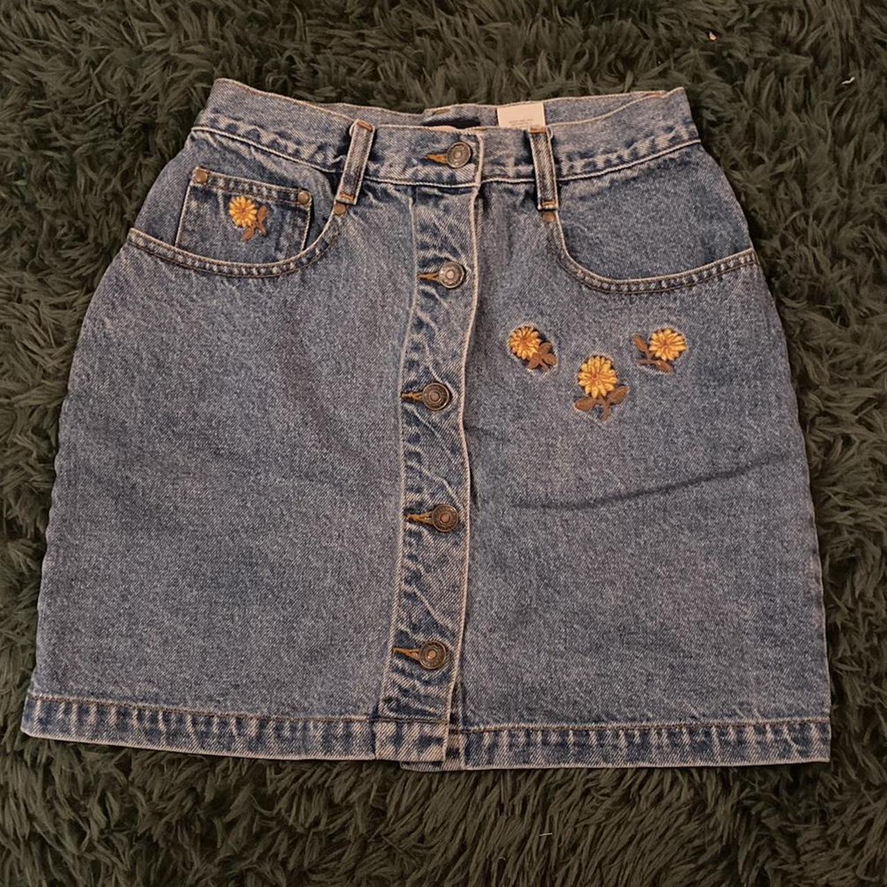 Jordache denim mini skirt Has daisy embroidered