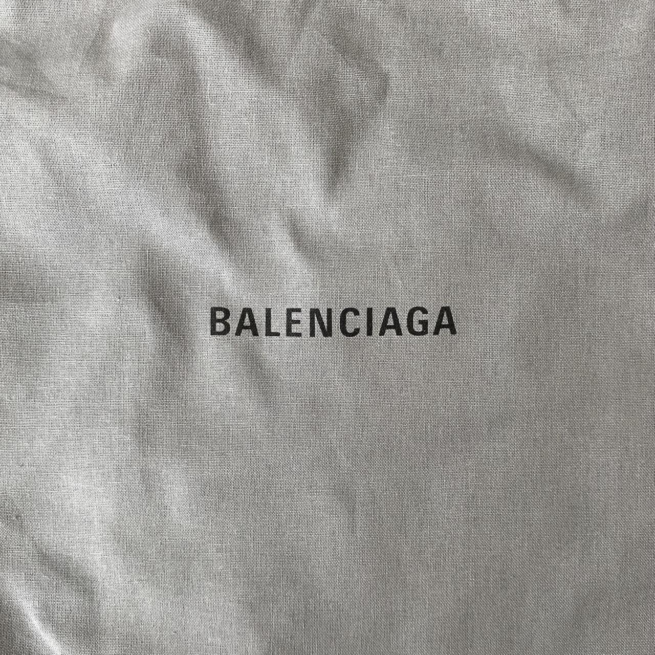 Balenciaga Women's White and Silver Trainers | Depop
