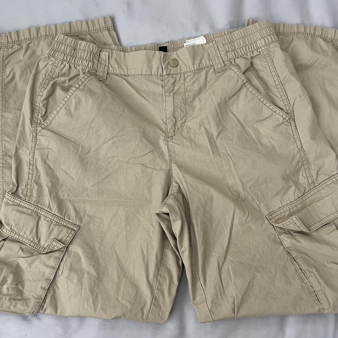 h&m cream/tan cargo pants wrinkly in pics but can... Depop
