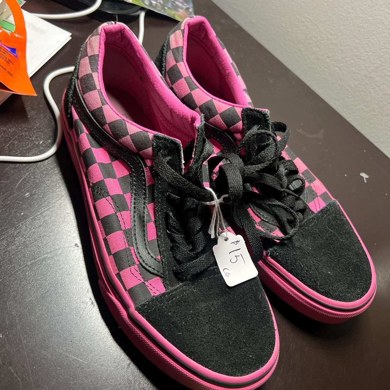 Hot pink checkerboard vans online