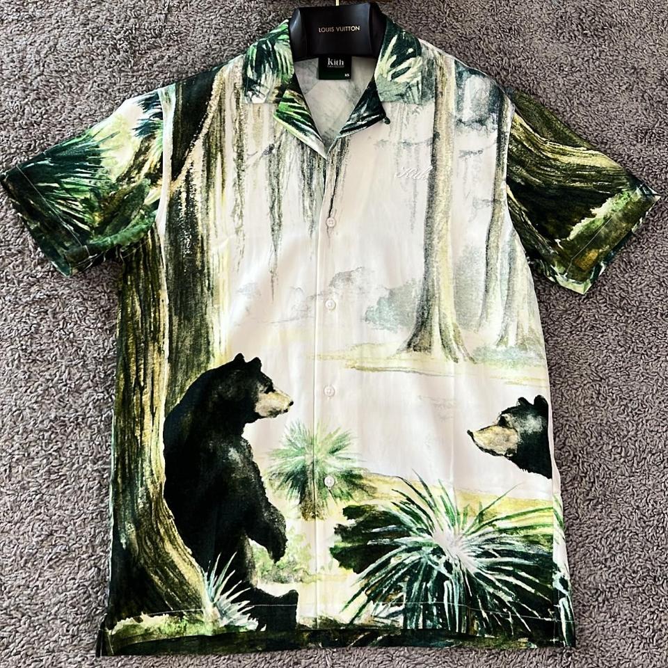 Pictured is a Kith Hawaii t-shirt sized XS. This | Depop