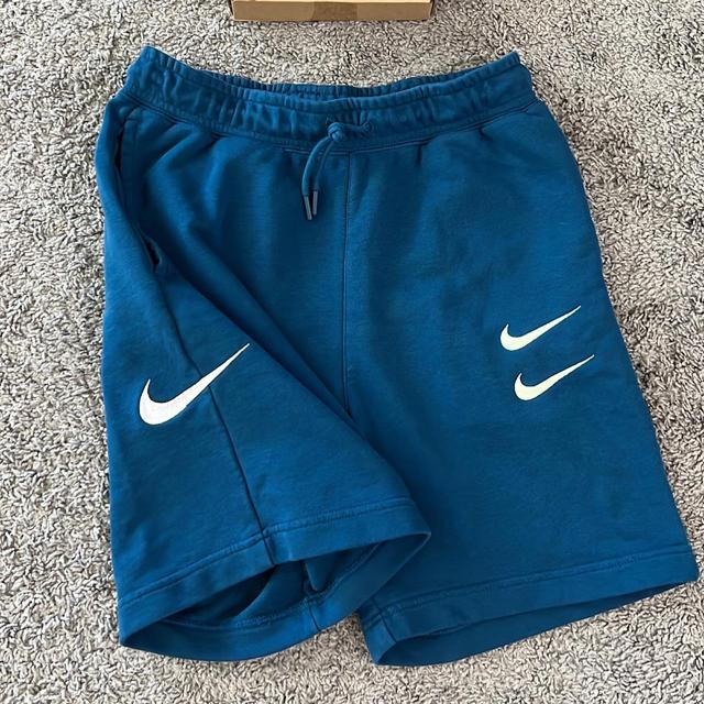 bermuda nike double swoosh
