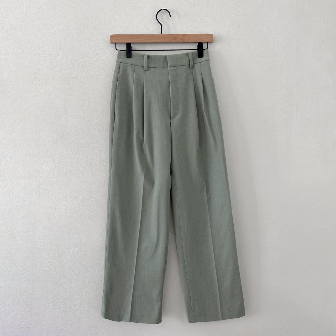 UNIQLO Women's Green Trousers | Depop