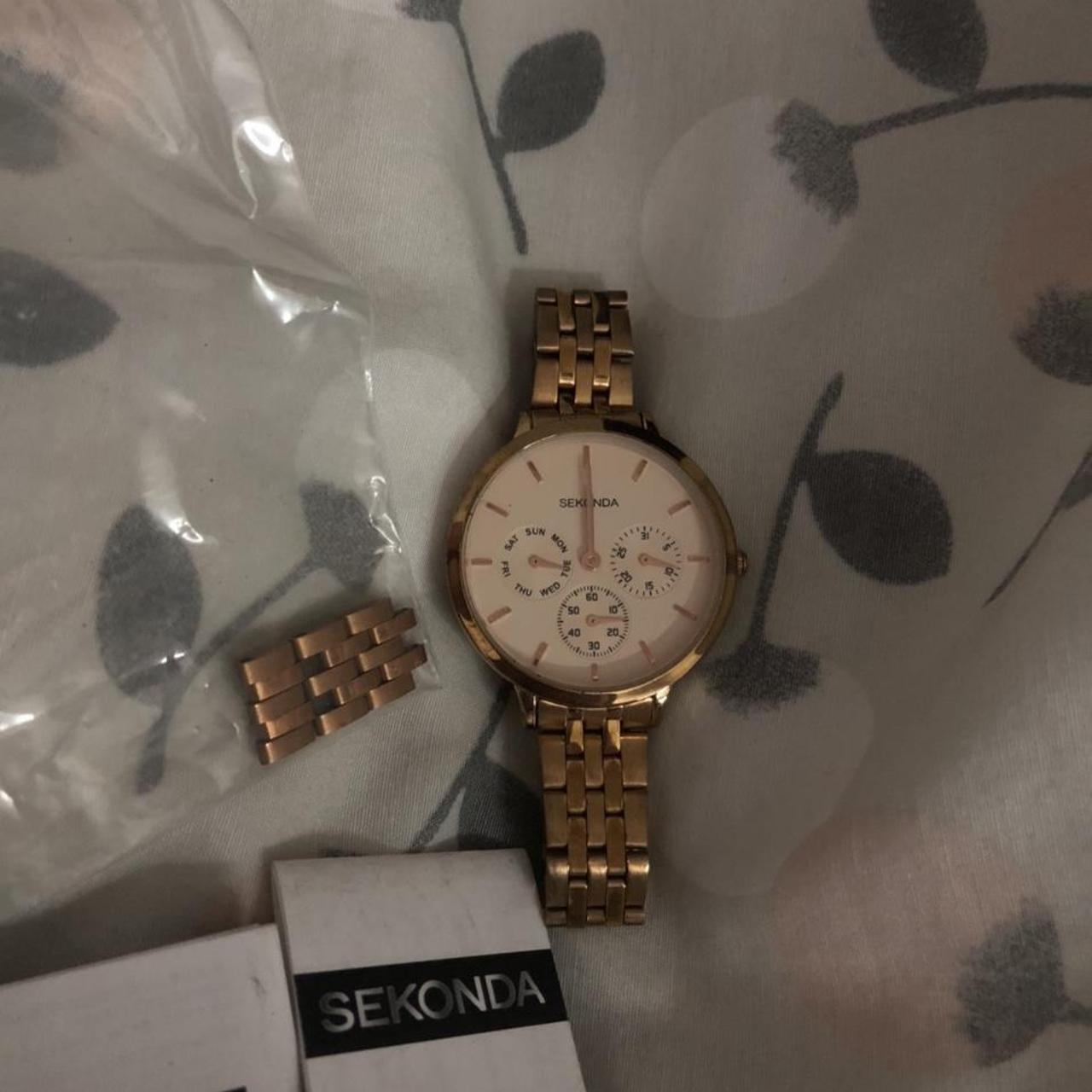 Sekonda gold watch battery needs replacing, all... Depop