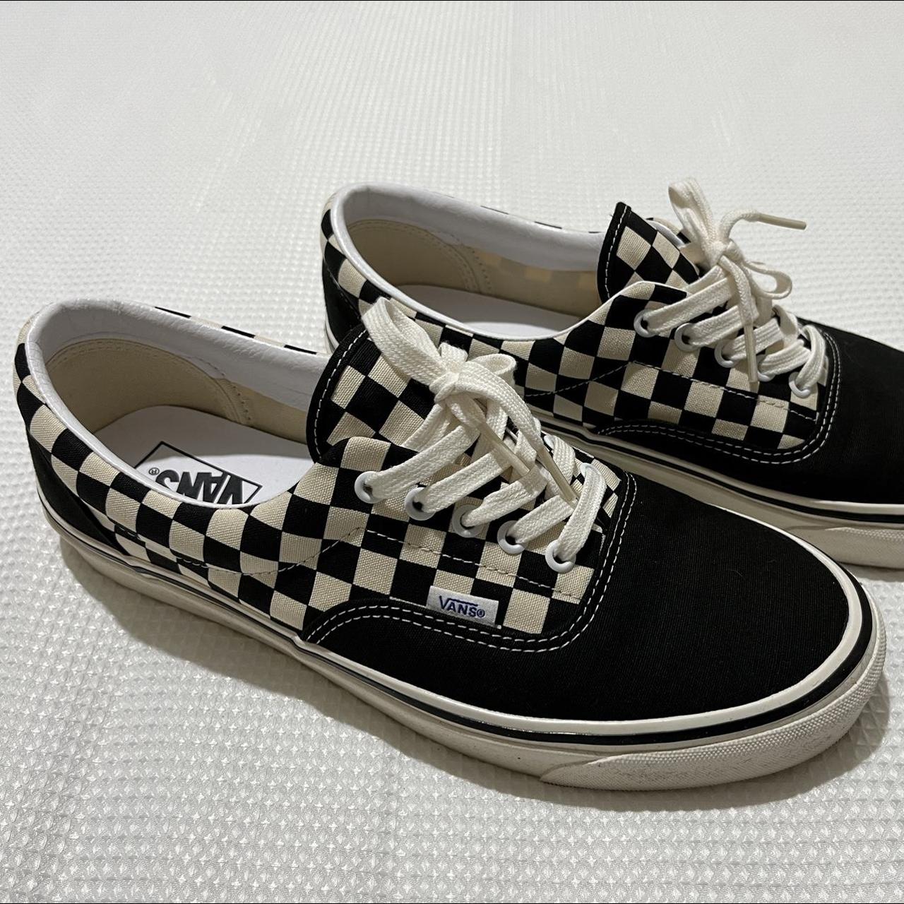 Vans Men's Black and White Trainers | Depop